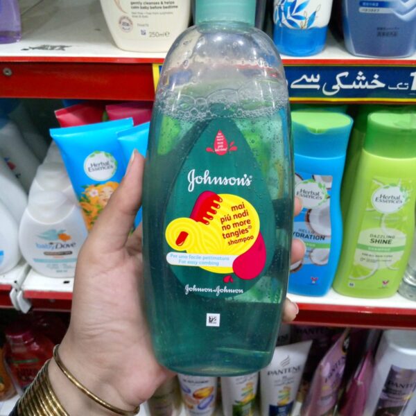 johnsons-no-more-tangles-kids-shampoo-500ml-pakistan.jpg